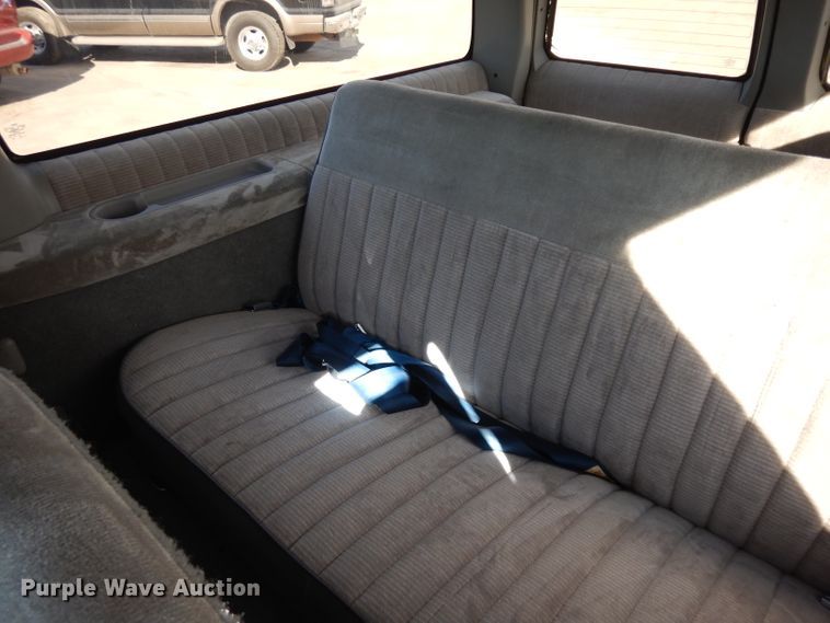 image for item ER9940 1993 GMC Suburban 2500 SUV