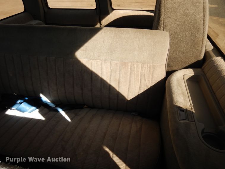 image for item ER9940 1993 GMC Suburban 2500 SUV