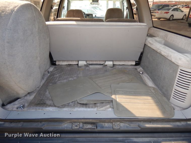 image for item ER9940 1993 GMC Suburban 2500 SUV