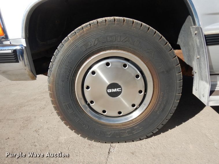 image for item ER9940 1993 GMC Suburban 2500 SUV