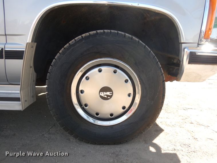 image for item ER9940 1993 GMC Suburban 2500 SUV