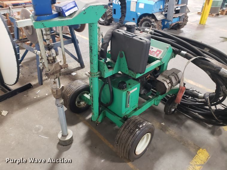 image for item EZ9089 Garlock 2120 Commander airless sprayer