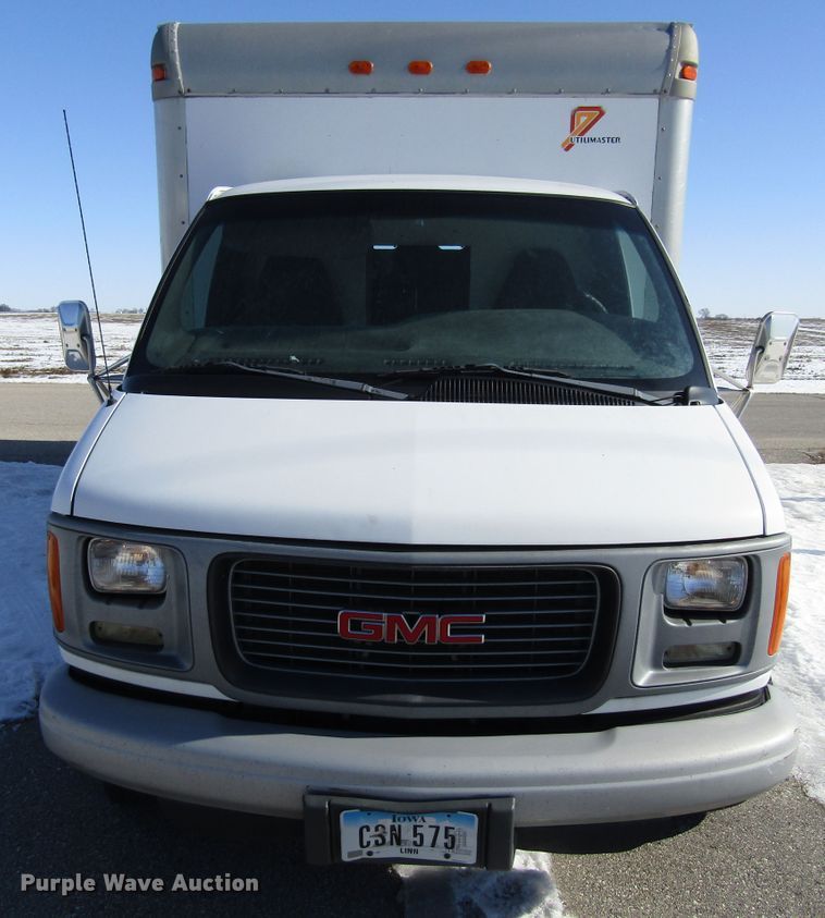 image for item FD9371 2002 GMC Savana G3500 box truck