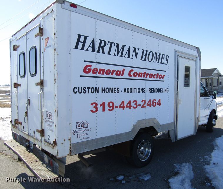 image for item FD9371 2002 GMC Savana G3500 box truck