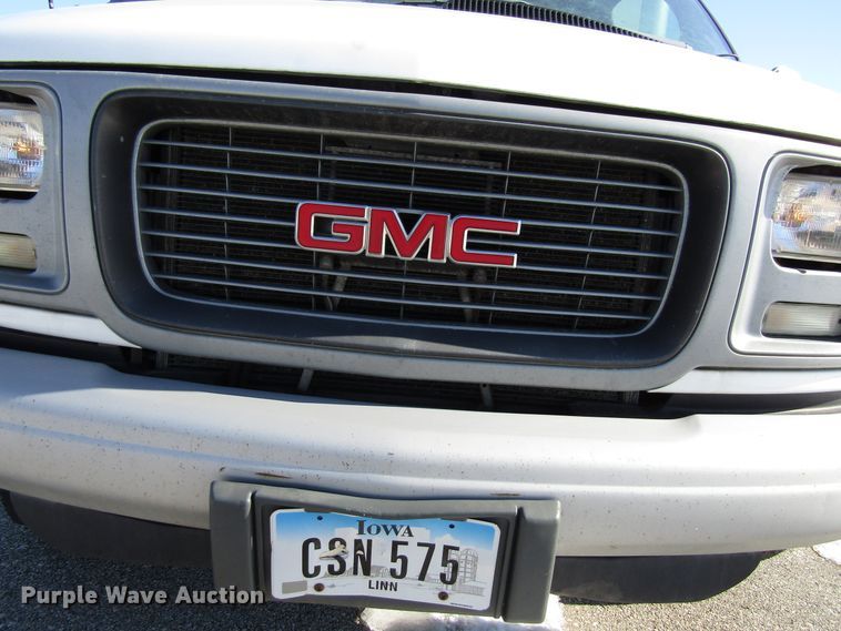 image for item FD9371 2002 GMC Savana G3500 box truck