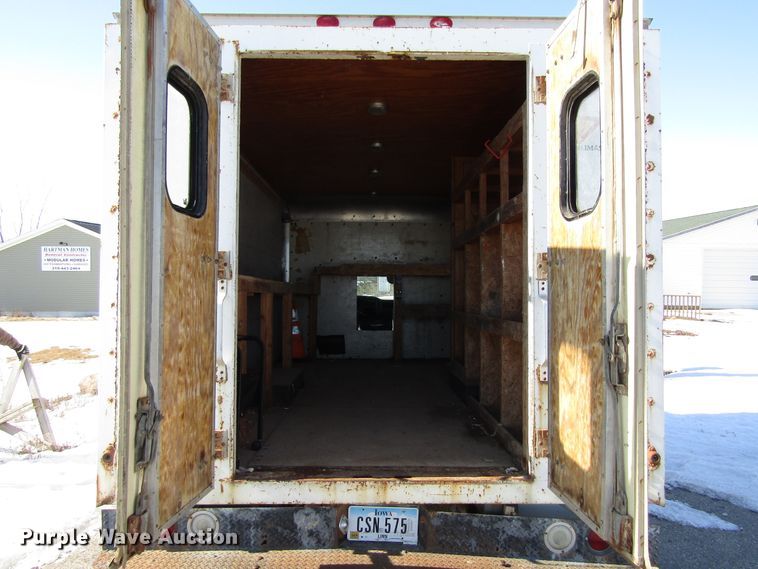 image for item FD9371 2002 GMC Savana G3500 box truck