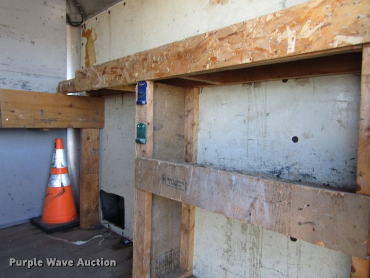 image for item FD9371 2002 GMC Savana G3500 box truck