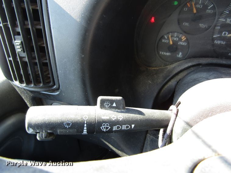 image for item FD9371 2002 GMC Savana G3500 box truck