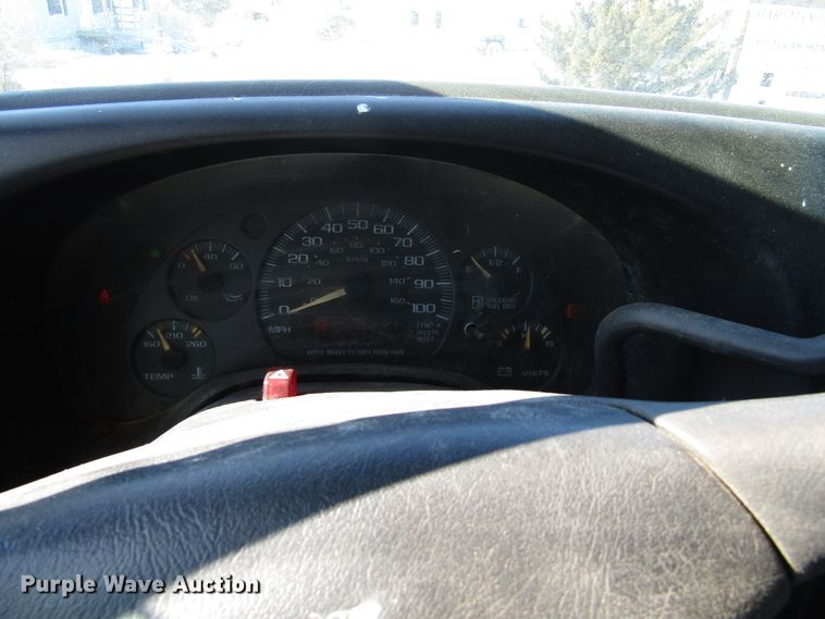 image for item FD9371 2002 GMC Savana G3500 box truck