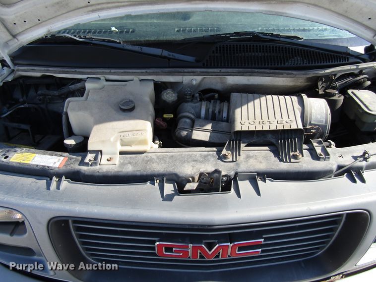 image for item FD9371 2002 GMC Savana G3500 box truck