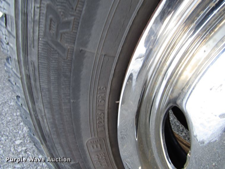 image for item FD9371 2002 GMC Savana G3500 box truck