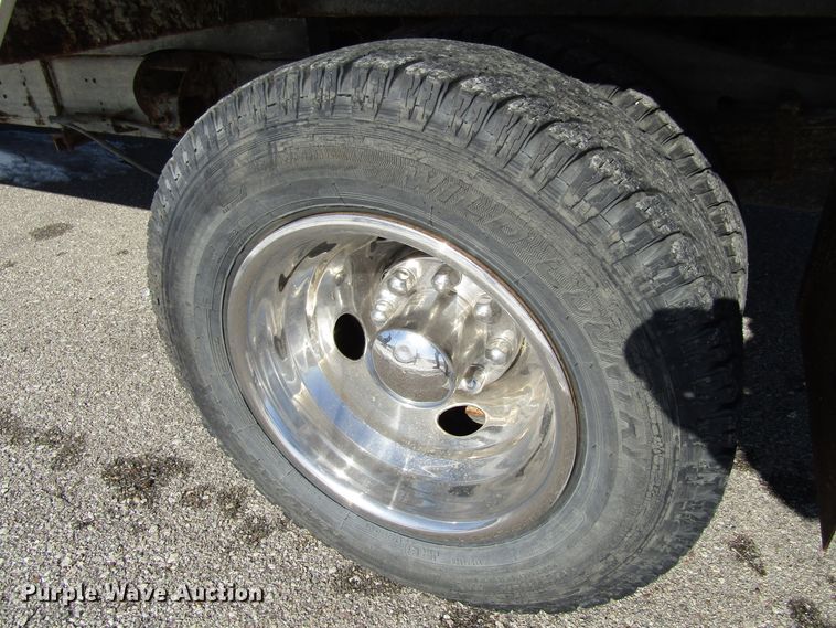 image for item FD9371 2002 GMC Savana G3500 box truck