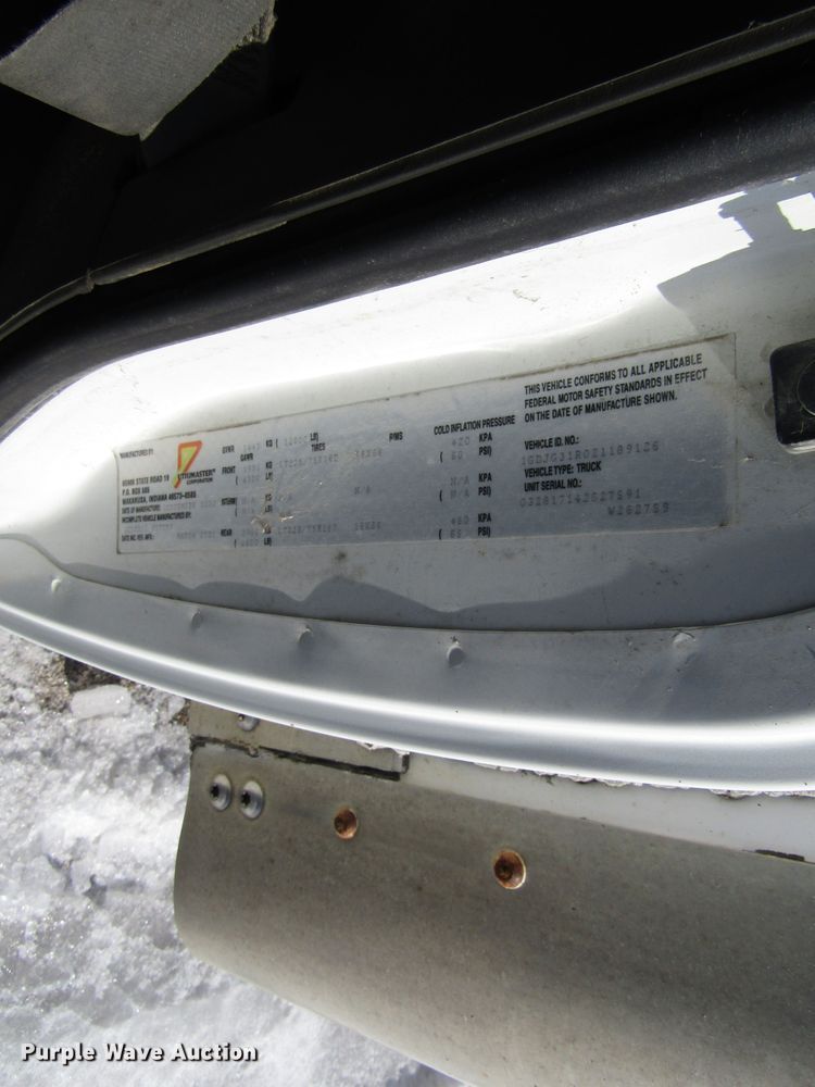 image for item FD9371 2002 GMC Savana G3500 box truck