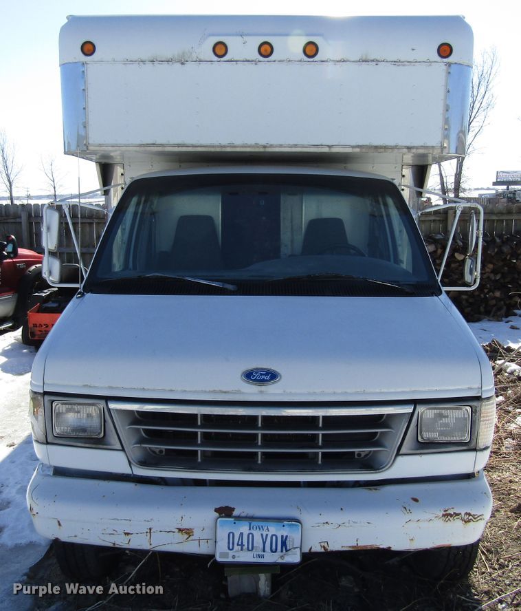image for item FD9373 1994 Ford Econoline E350 box truck