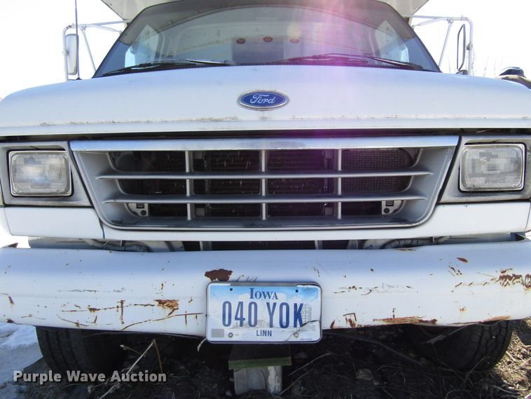 image for item FD9373 1994 Ford Econoline E350 box truck