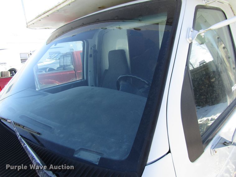 image for item FD9373 1994 Ford Econoline E350 box truck