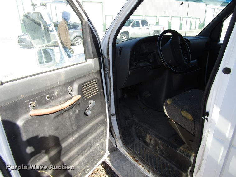 image for item FD9373 1994 Ford Econoline E350 box truck