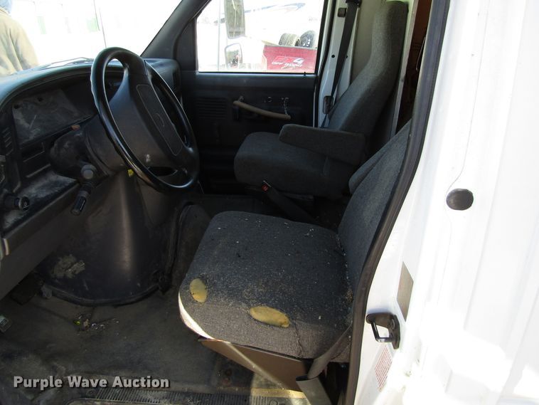 image for item FD9373 1994 Ford Econoline E350 box truck