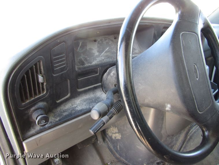 image for item FD9373 1994 Ford Econoline E350 box truck