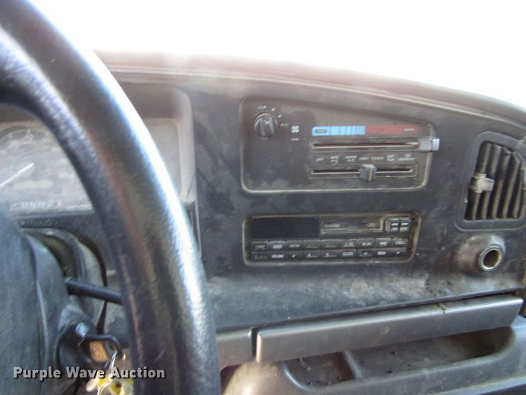 image for item FD9373 1994 Ford Econoline E350 box truck