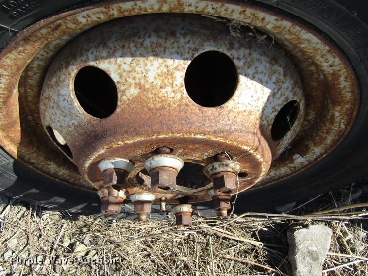 image for item FD9373 1994 Ford Econoline E350 box truck