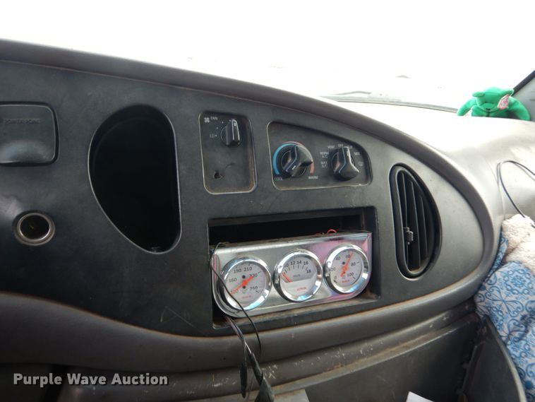 image for item FG9997 1997 Ford E350 box truck