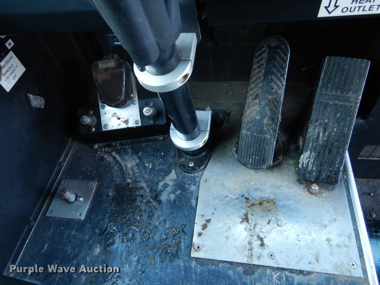 image for item FU9066 2006 New Flyer D40LF coach bus