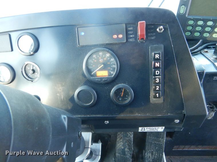 image for item FU9066 2006 New Flyer D40LF coach bus