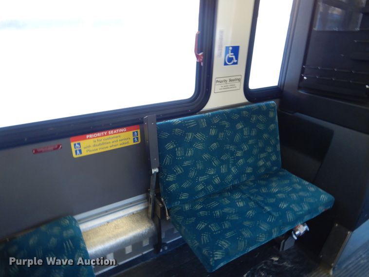 image for item FU9066 2006 New Flyer D40LF coach bus