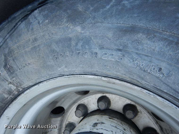 image for item FU9066 2006 New Flyer D40LF coach bus