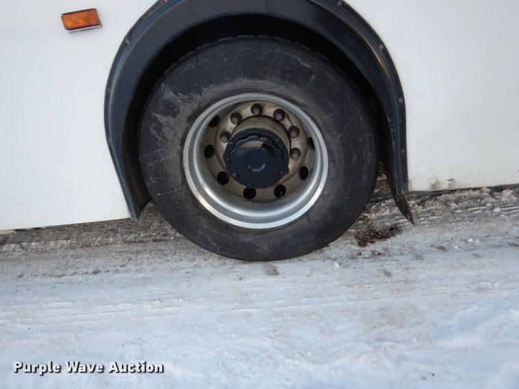 image for item FU9066 2006 New Flyer D40LF coach bus