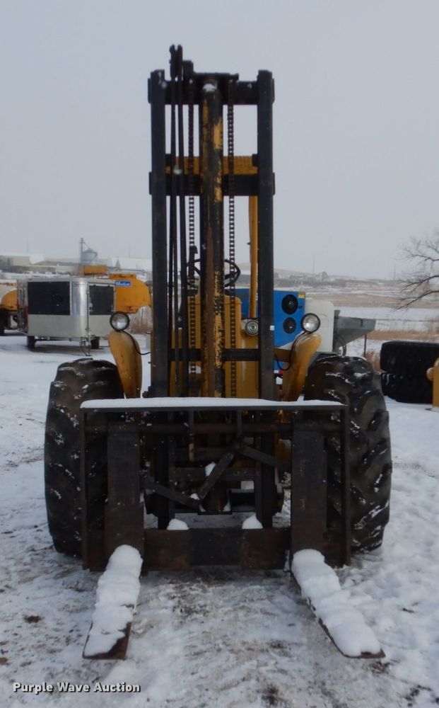 image for item FU9205 International forklift