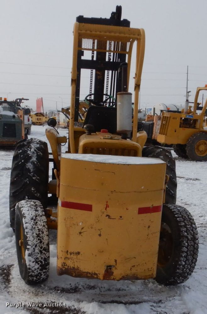 image for item FU9205 International forklift