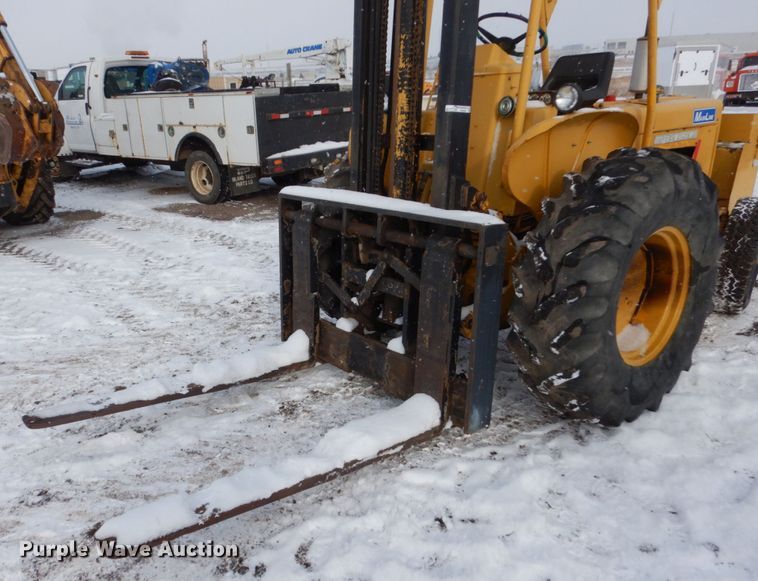 image for item FU9205 International forklift