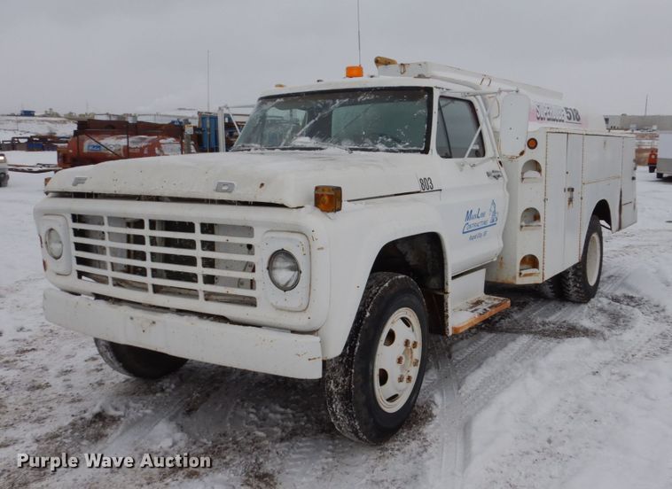 image for item FU9208 1976 Ford F600 fuel truck