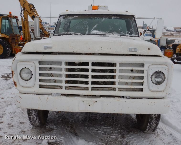 image for item FU9208 1976 Ford F600 fuel truck