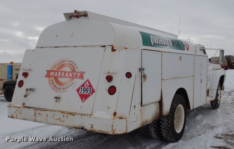 image for item FU9208 1976 Ford F600 fuel truck