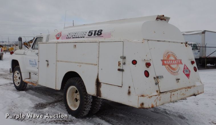 image for item FU9208 1976 Ford F600 fuel truck