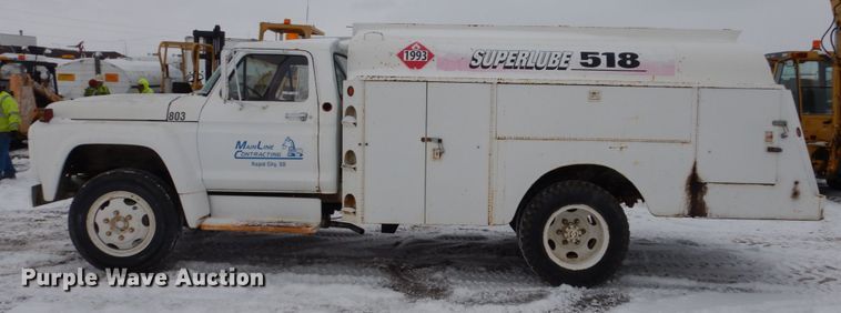 image for item FU9208 1976 Ford F600 fuel truck