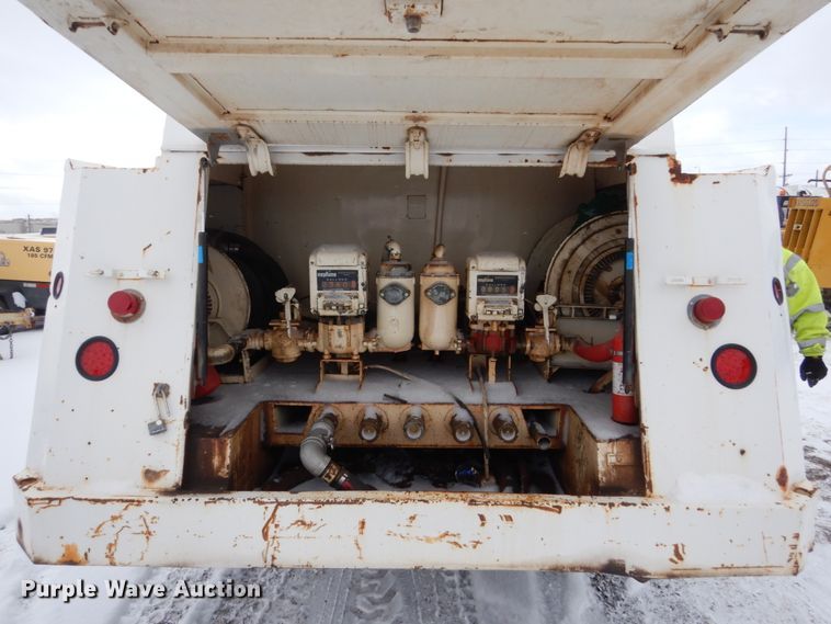 image for item FU9208 1976 Ford F600 fuel truck