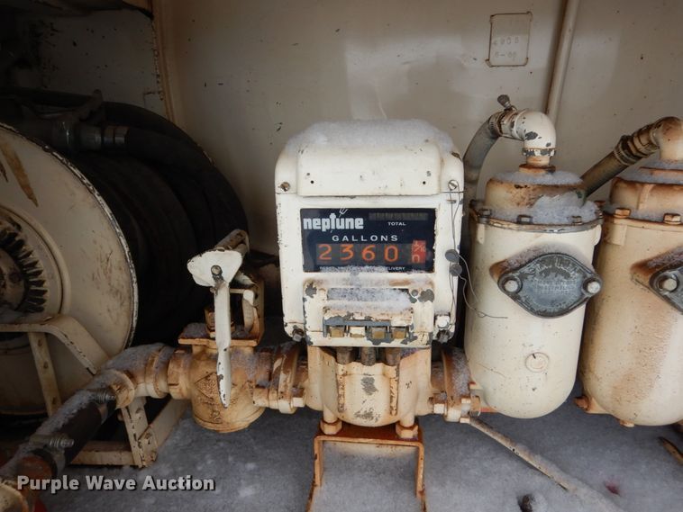 image for item FU9208 1976 Ford F600 fuel truck