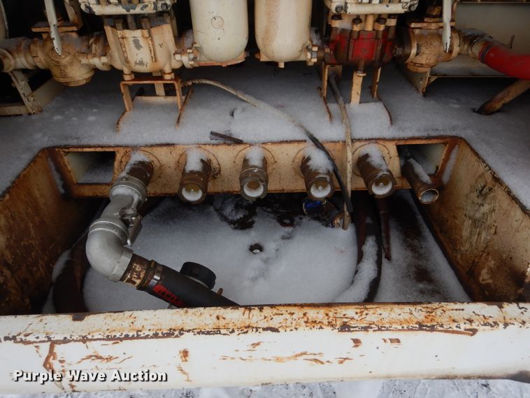 image for item FU9208 1976 Ford F600 fuel truck