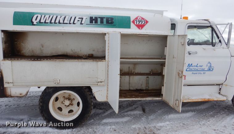 image for item FU9208 1976 Ford F600 fuel truck