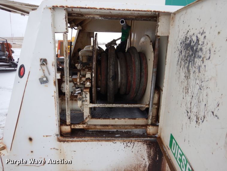 image for item FU9208 1976 Ford F600 fuel truck