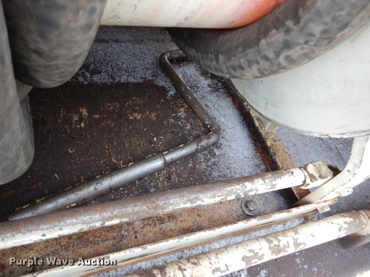 image for item FU9208 1976 Ford F600 fuel truck