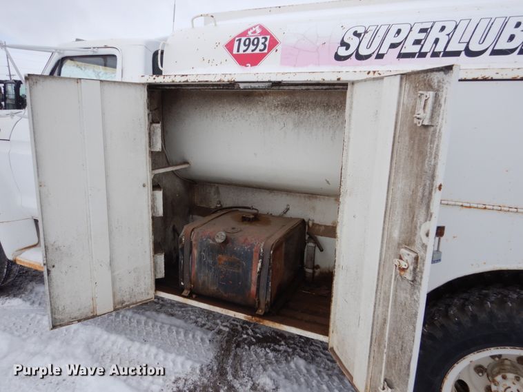 image for item FU9208 1976 Ford F600 fuel truck