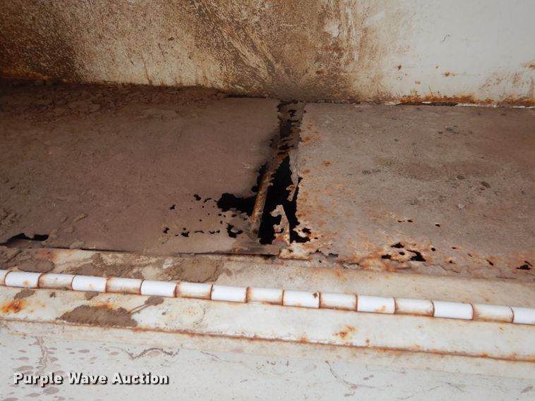 image for item FU9208 1976 Ford F600 fuel truck