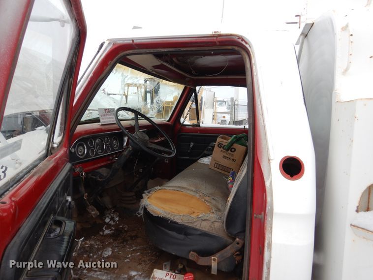 image for item FU9208 1976 Ford F600 fuel truck