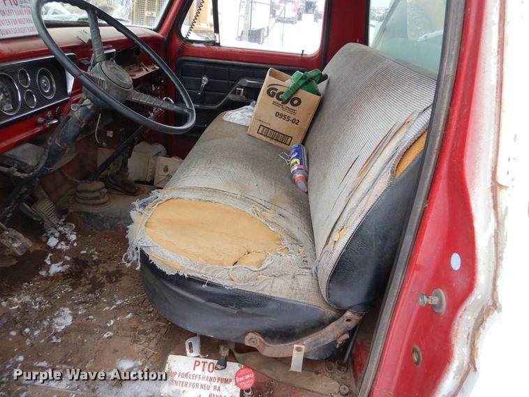 image for item FU9208 1976 Ford F600 fuel truck