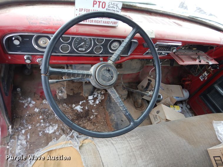 image for item FU9208 1976 Ford F600 fuel truck